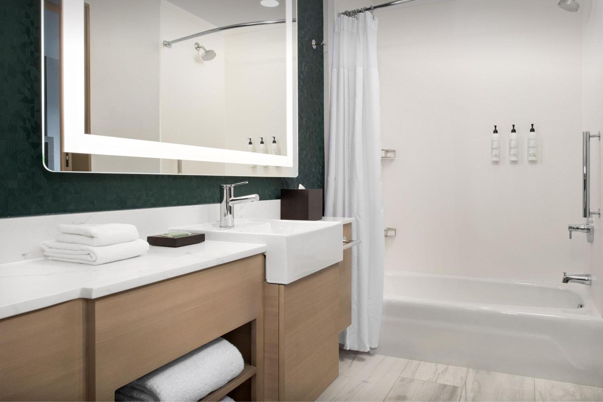 Springhill Suites By Marriott Сандпойнт Екстериор снимка